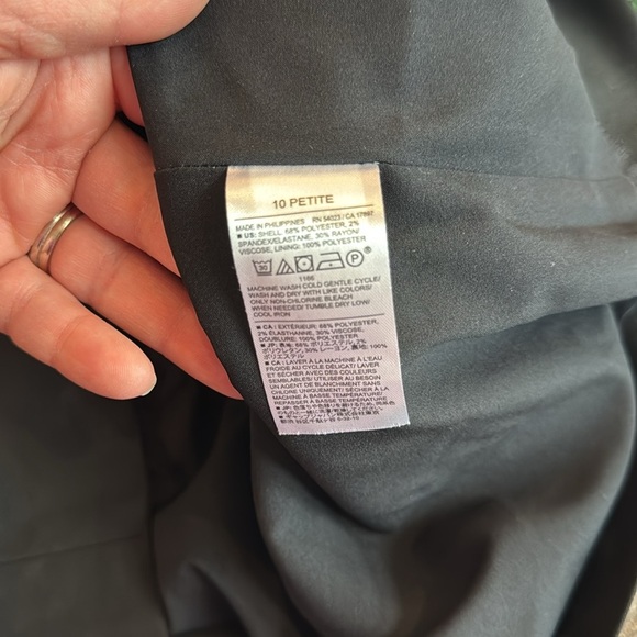 Banana Republic black skirt. Women’s size 10P.  New with tags. - Picture 6 of 6